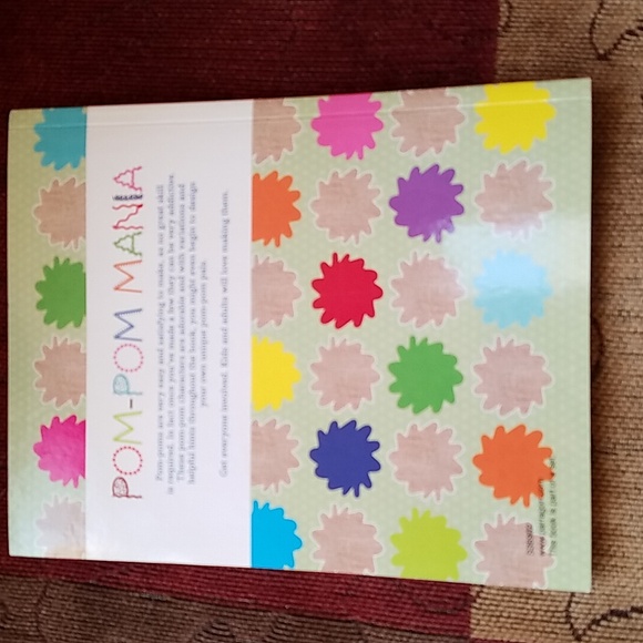 Bev's BOOKS - POM-POM MANIA - Picture 2 of 8